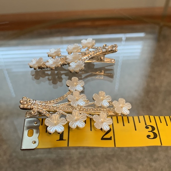 Gorgeous Flower Hair Clips - Picture 8 of 16